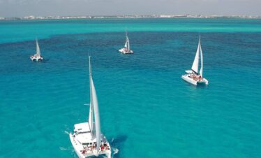 sail boating in cancun