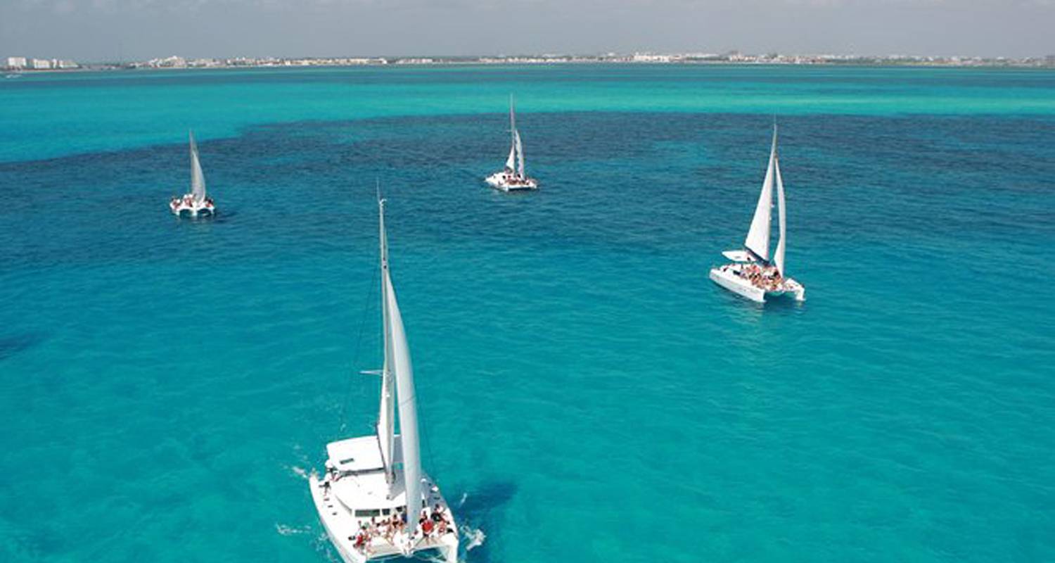 sail boating in cancun