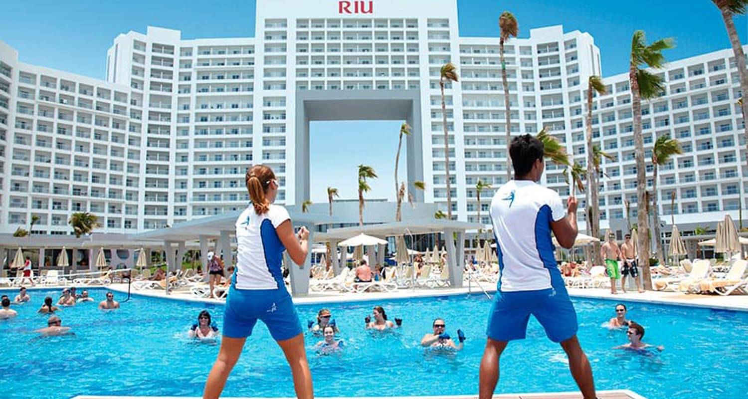 poolside activities in Cancun Mexico New Years Eve 5 Day vacation